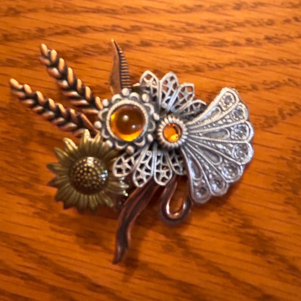 Vintage bee pin